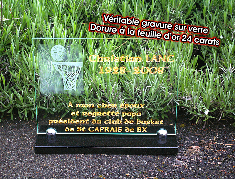 Motifs dessin grav� sur verre pour plaque fun�raire avec texte grav� et dor�