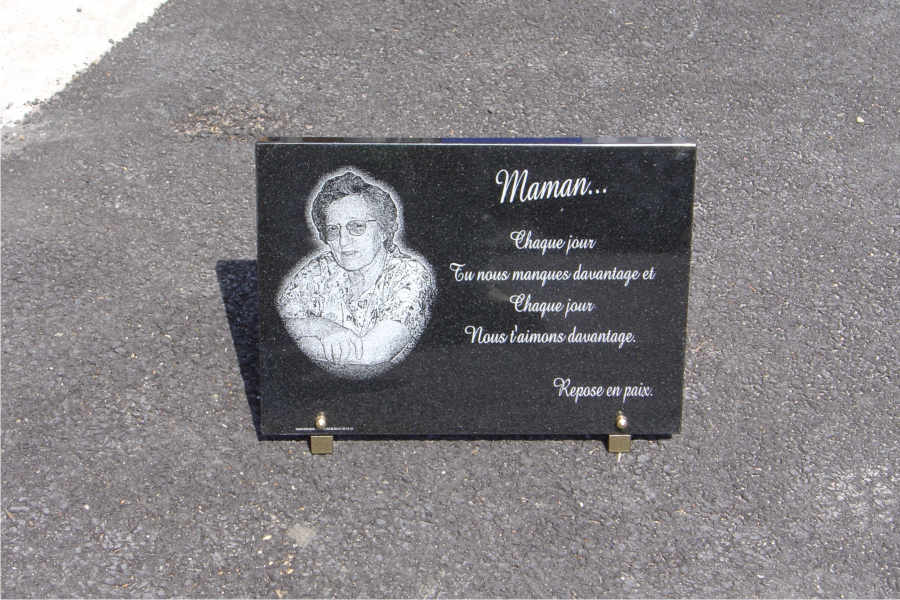 Plaques funeraires